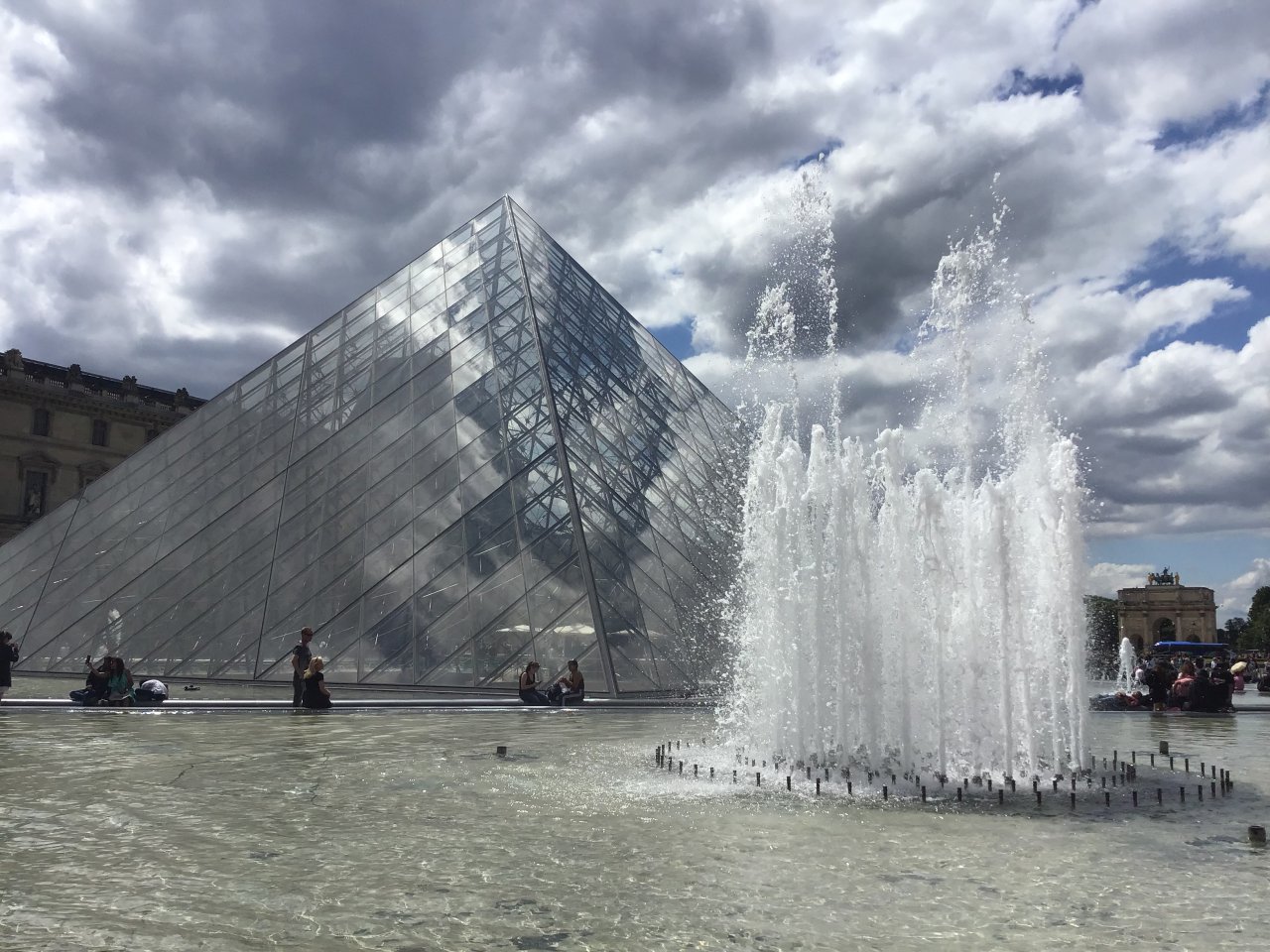 Eigenes Foto Pariser Louvre-Glaspyramide